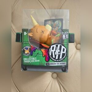 RIP Rainbows in Pieces Collectible Figure 005 Arrow Die Namic Toy